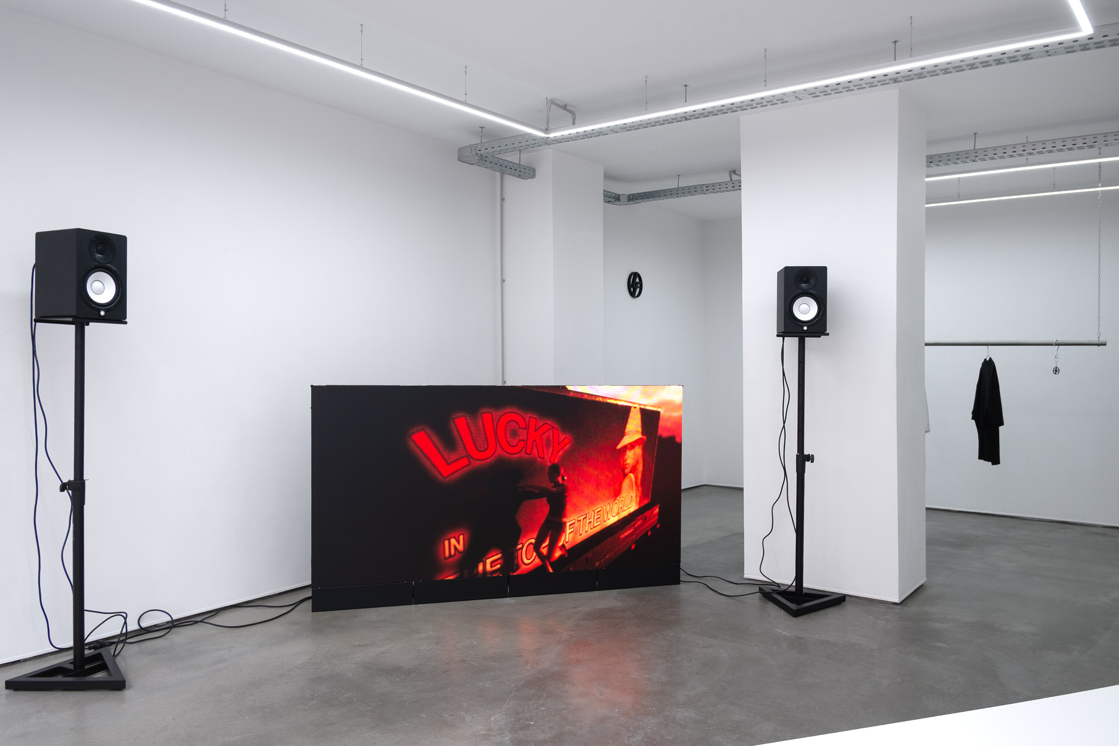 Lou Fauroux, W4TCH0UT, 2026, exo exo, Paris