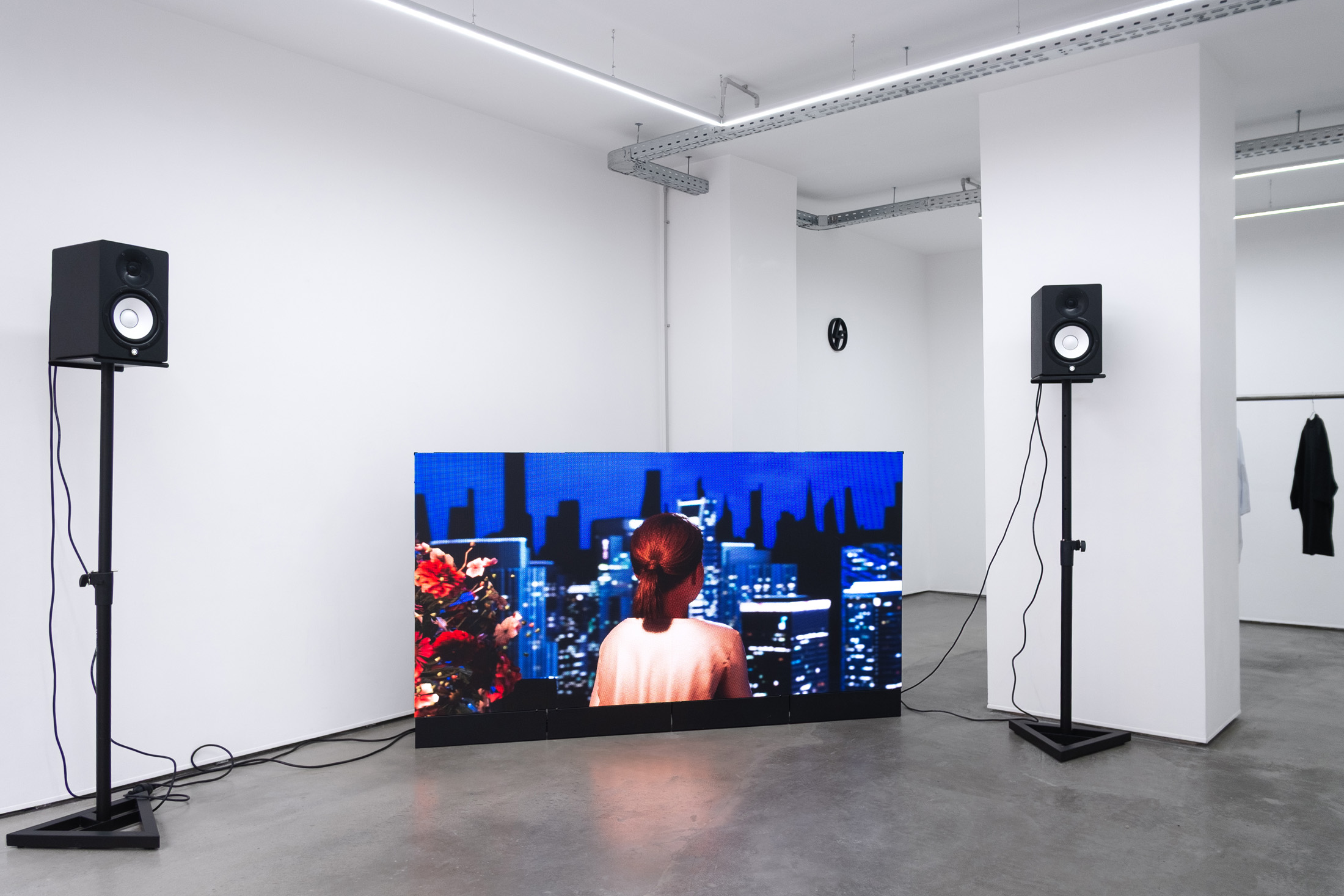 Lou Fauroux, W4TCH0UT, 2026, exo exo, Paris