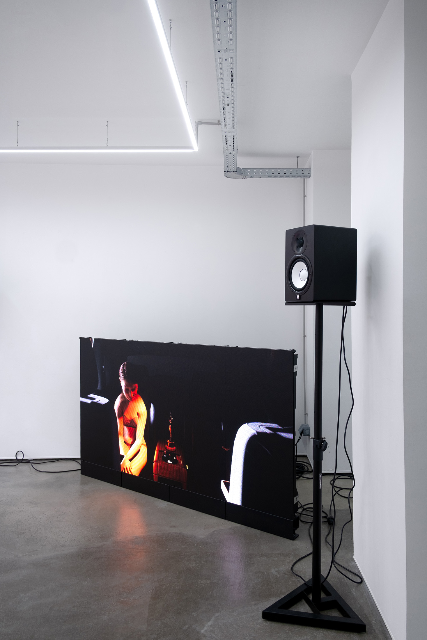 Lou Fauroux, W4TCH0UT, 2026, exo exo, Paris