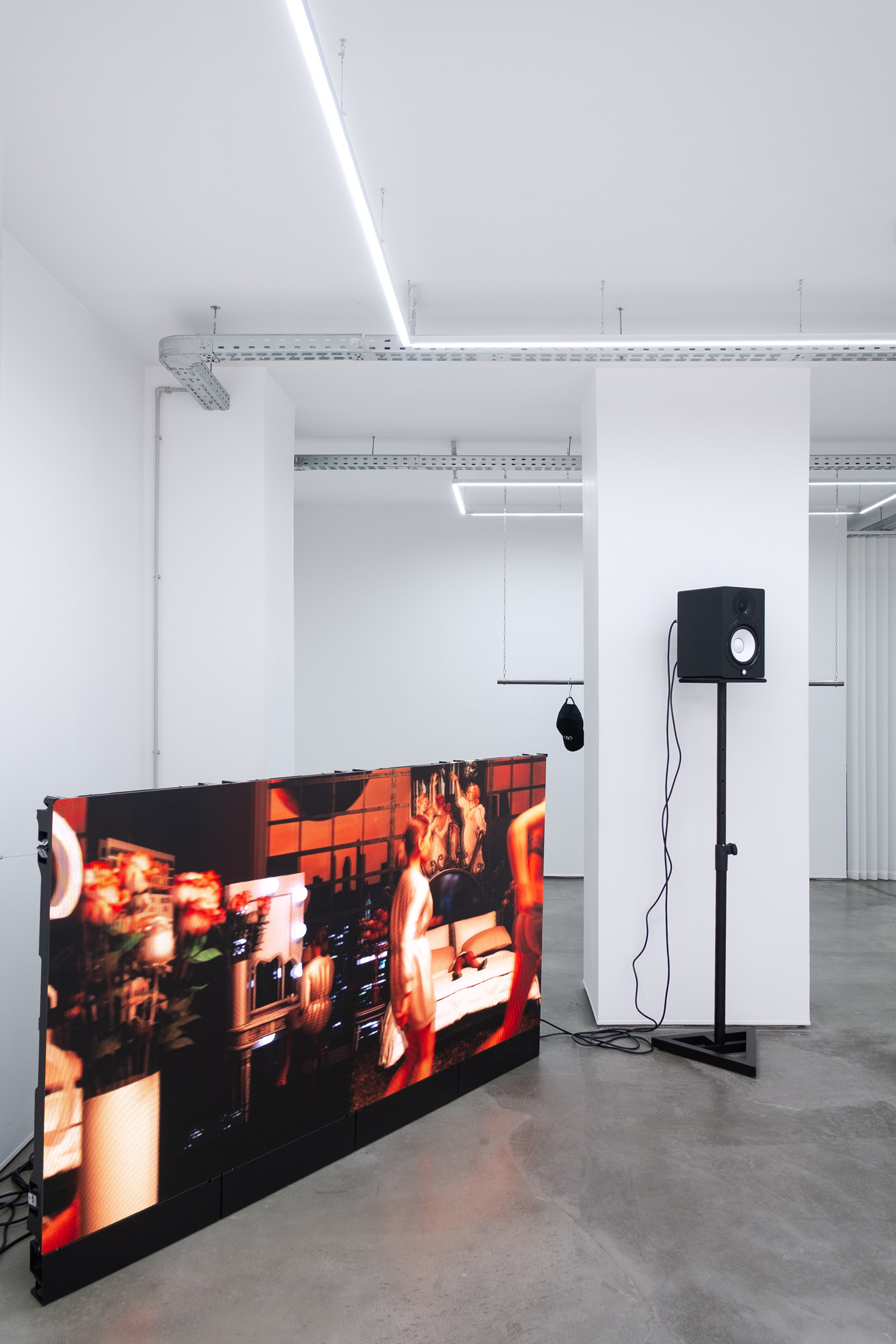Lou Fauroux, W4TCH0UT, 2026, exo exo, Paris